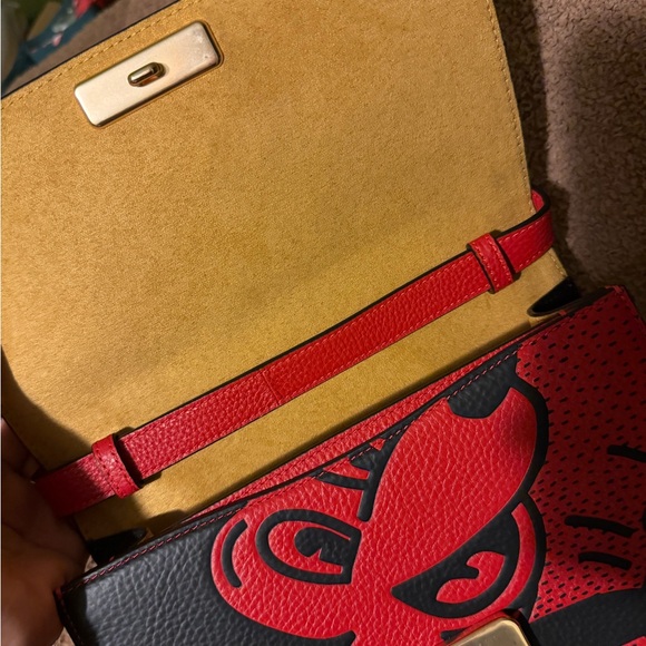 Disney Mickey Mouse X
Keith Haring
Brynn
Crossbody - Picture 3 of 14